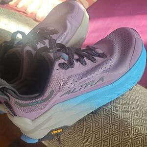 Altra Olympus 6 in Purple and Light Blue